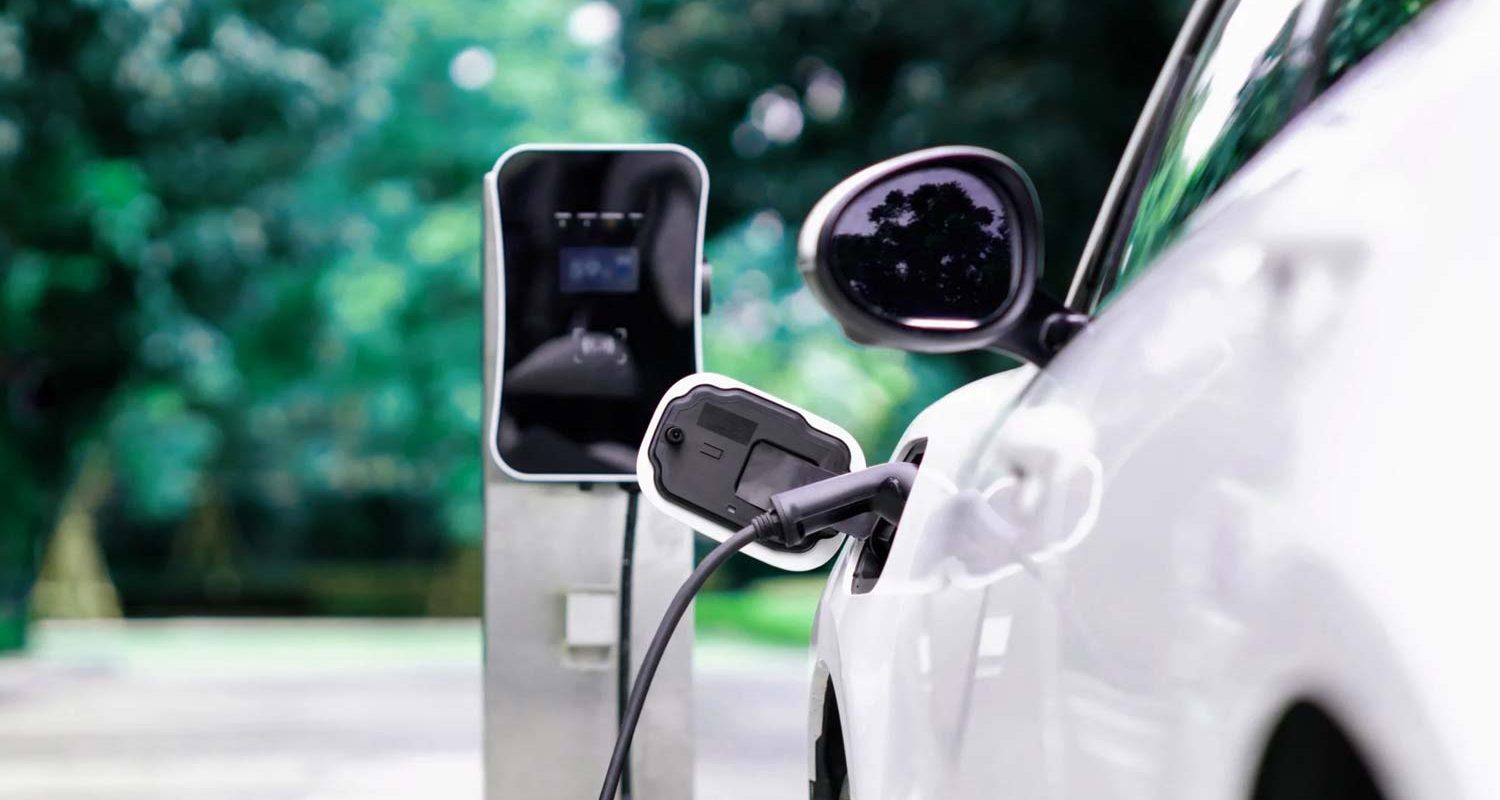 Auto elettrica con componenti in alluminio e acciaio - settore automotive