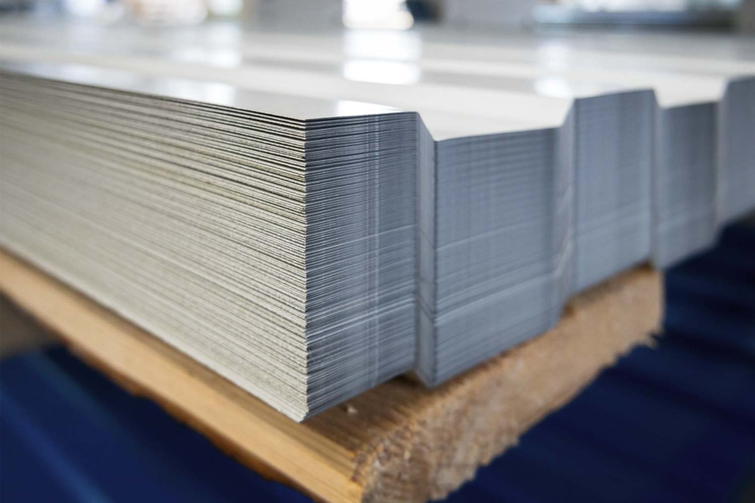 Kitting e packaging di lamiere di metallo e alluminio