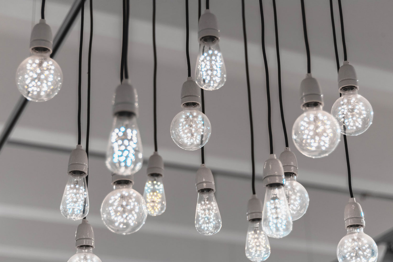 Lampade a LED appese al soffitto - lavorazione alluminio per interior design