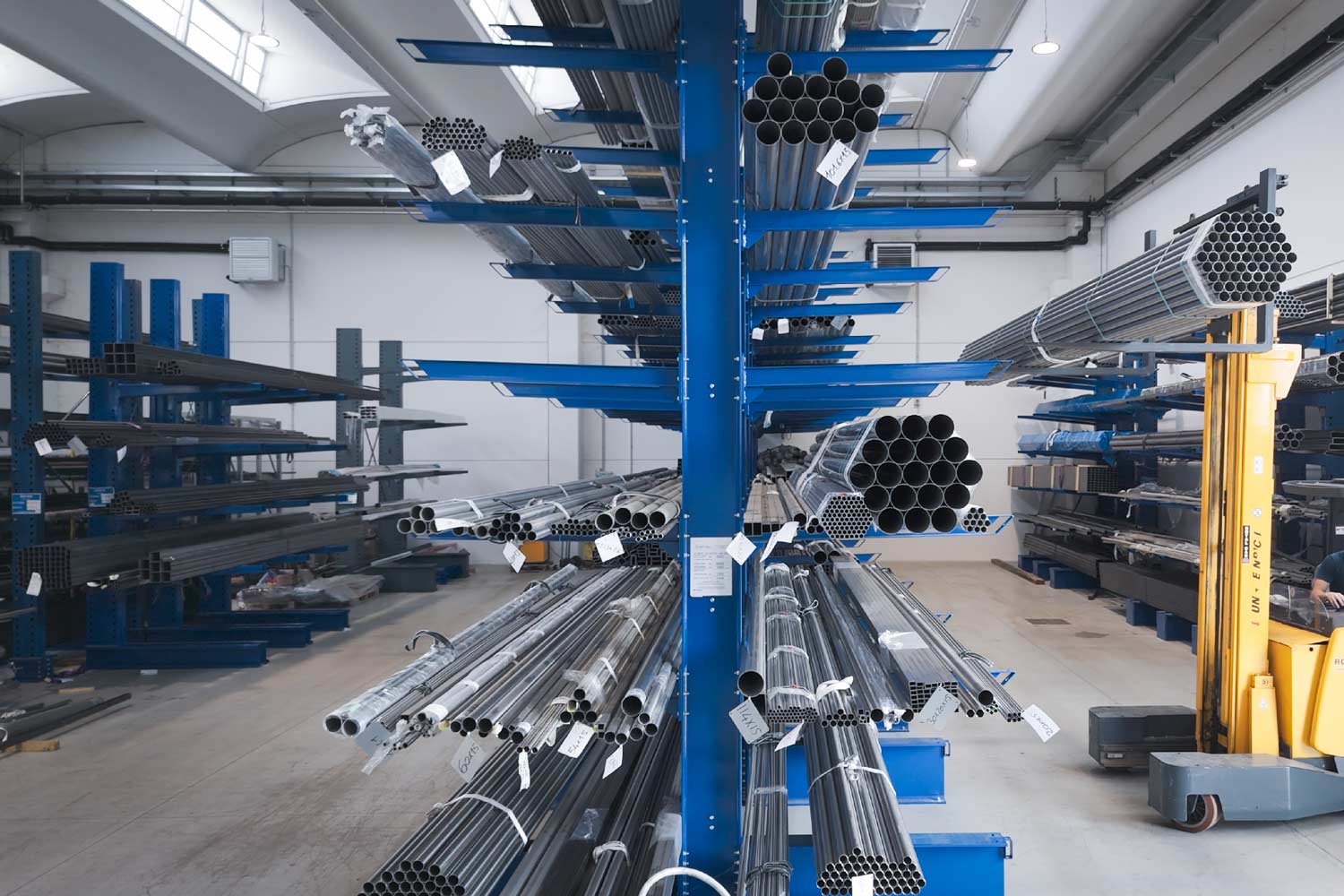 Materie prime in alluminio in magazzino Larinox